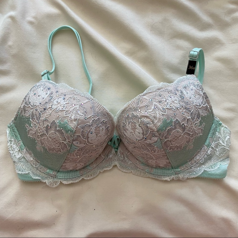 NEW Victorias Secret Push-up Bra
